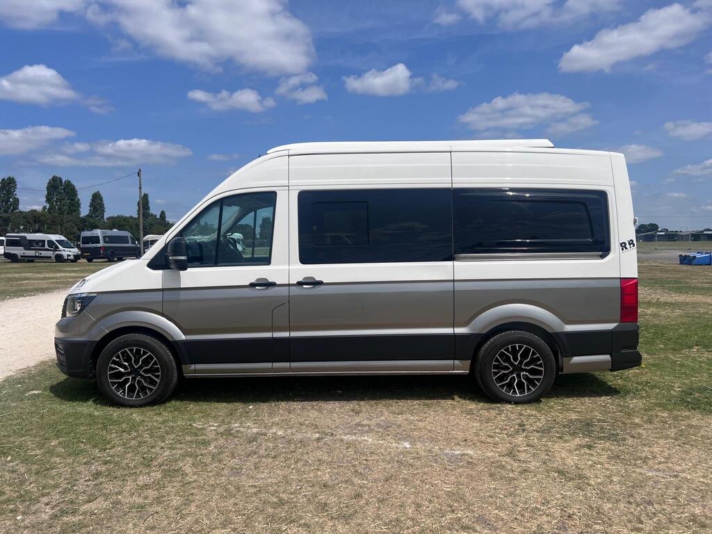 1c5ca9e5c2af4a47b6e98044404d3bd5 crafter outside